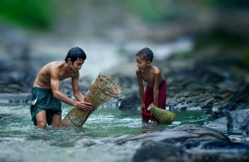 Повседневная жизнь индонезийской деревни в ярких фотографиях Германа Дамара