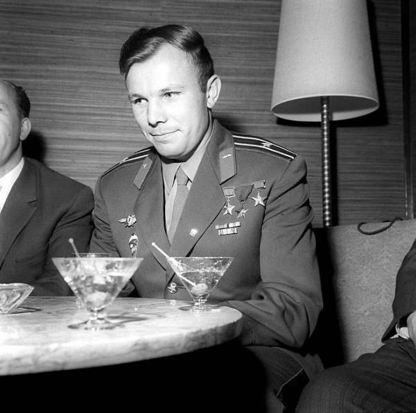 18 редких кадров из жизни простого человека по имени Юрий Гагарин
