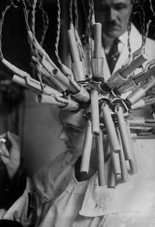 14 фотографий аппаратов для различных косметических процедур, глядя на которые сложно поверить, что это не пыточные устройства