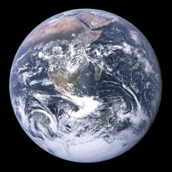 Это первая фотография Земли сделанная 43 года назад.