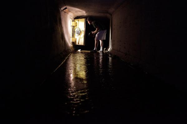 Секретный подземный тоннель наркобарона (14 фото)